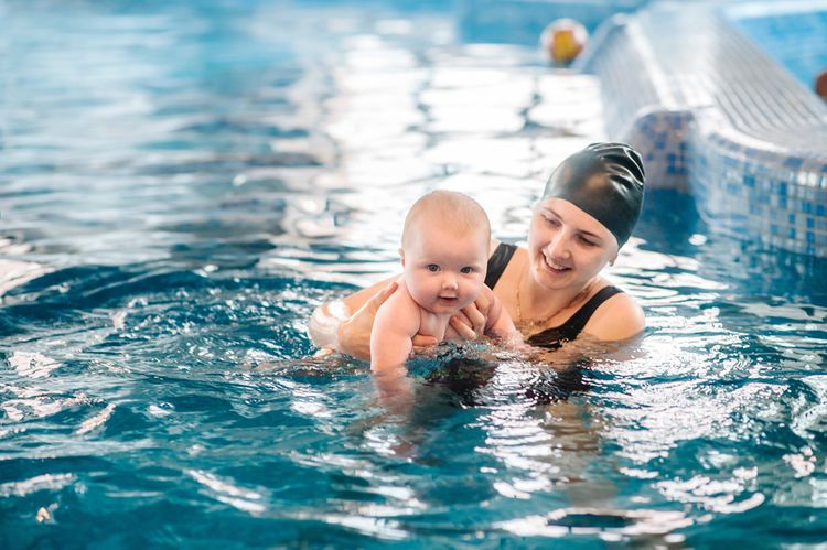 Plávanie je nápomocné pri posilňovaní svalstva či správnom dýchaní