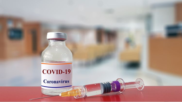 Vakcína proti koronavírusu by sa mohla dostať do obehu o rok