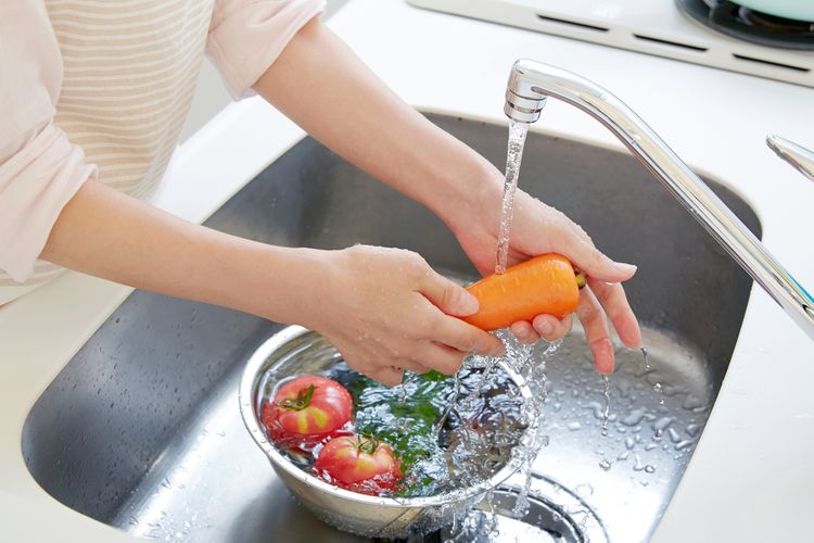Umývanie ovocia a zeleniny pred konzumáciou
