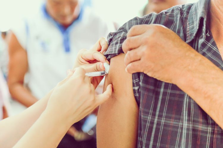 Očkovanie sa týka aj dospelých