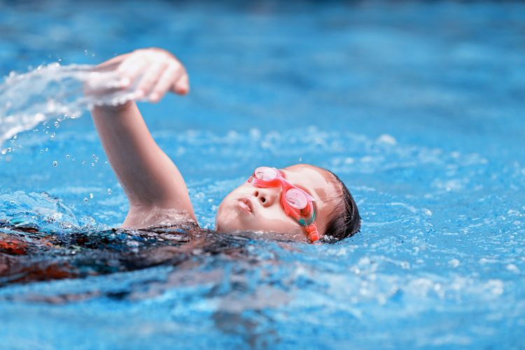 Plávanie je vhodnou športovou aktivitou pre deti