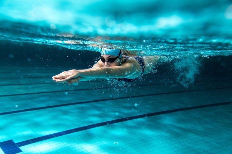 Plávanie je prospešné pre telo a zdravie