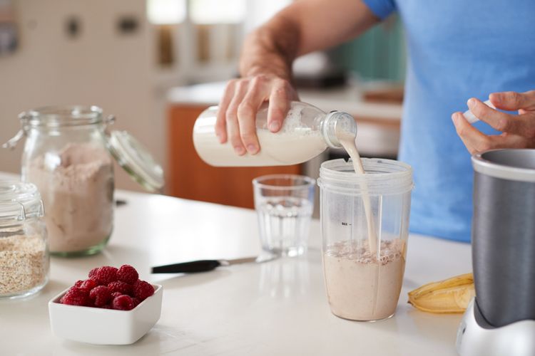 Príprava čokoládového proteínového nápoja z mlieka