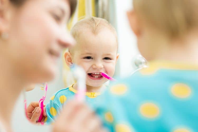 Ako naučiť dieťa čistiť si zuby?
