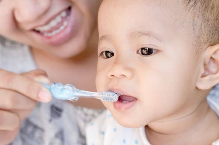 Kedy začať s čistením zubov u detí?