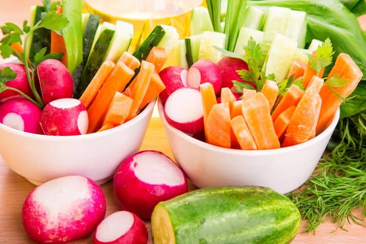 Ovocie a zelenina sú základnými potravinami raw diéty