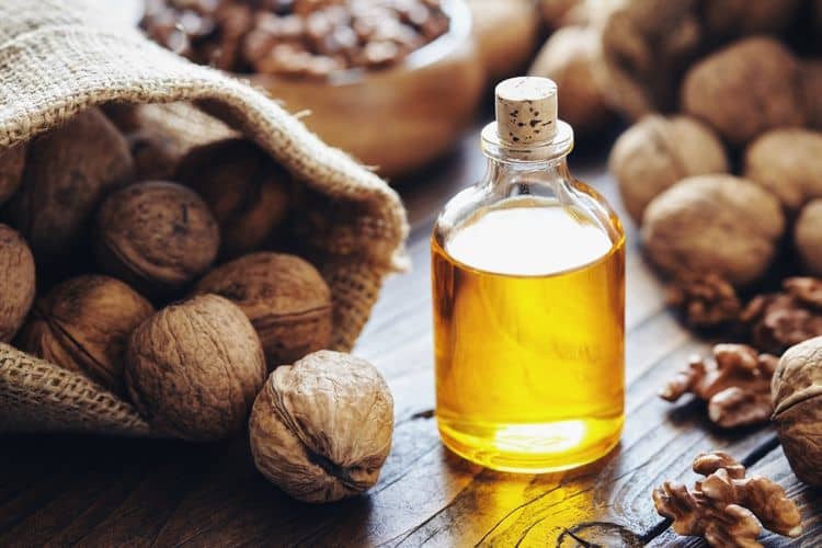 Olej z vlašských orechov sa vyznačuje mnohými priaznivými účinkami na zdravie