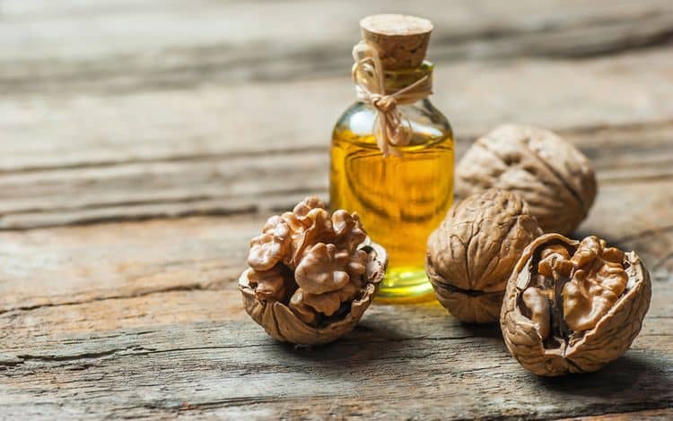 Olej z vlašských orechov obsahuje viacero zdraviu prospešných látok