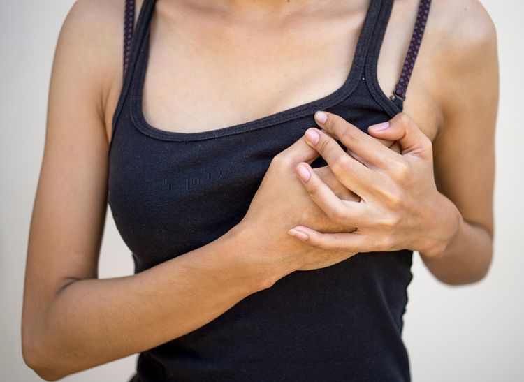 Bolesť prsníkov môže byť v niektorých prípadoch spôsobená vážnejším ochorením