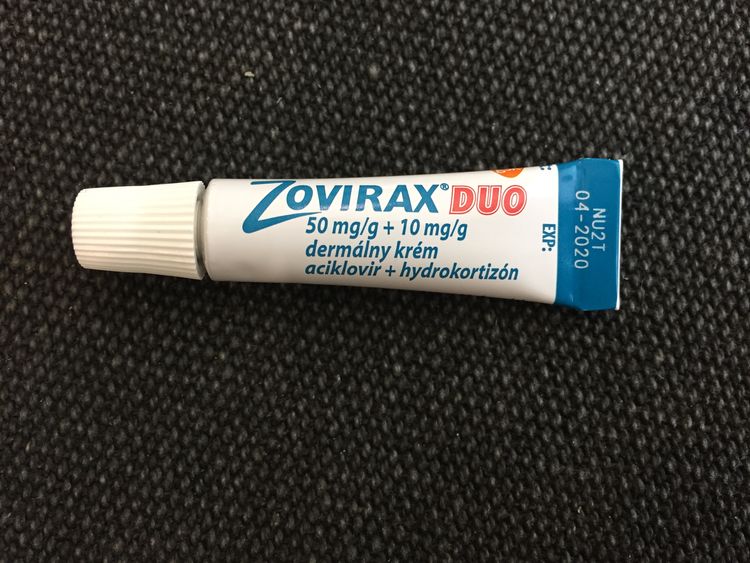 Krém na liečbu oparov Zovirax Duo