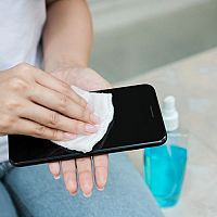 Koronavírus: Ako správne vyčistiť smartfón? Alkohol nepoužívajte