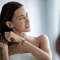 Bolesť vlasov – zapálené korienky vlasov. Prečo bolia vlasy