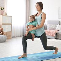 Cvičenie s bábätkom: joga, plávanie, masáž, cvičenie spojené s hrou