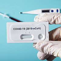 Alza plánuje predávať domáci test na koronavírus. Aká je jeho spoľahlivosť?