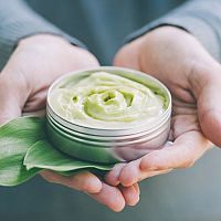 Prírodná kozmetika na tvár, vlasy, akné. Recenzie chvália značky Dulcia a Soaphoria