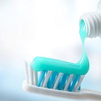 Ako si vybrať najlepšiu zubnú pastu – čo by nemala obsahovať? Test zubných pást