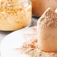 Nočný proteín nielen pre ženy. Kazeín ponúka GymBeam, BioTech aj Kompava