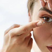 Zásady správneho používania kontaktných šošoviek –  ako ich nasadiť, dĺžka používania, čistenie 