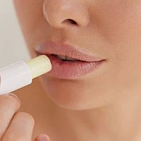 Starostlivosť o pery v lete a v zime, aby boli hebké – aké potraviny, prípravky, peeling použiť?