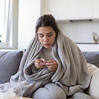 Ako znížiť teplotu u detí a dospelých aj bez liekov (zábaly, domáce lieky pri horúčke)