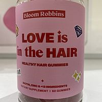 Recenzia: Vitamíny na vlasy s biotínom Bloom Robbins Love is in the hair (účinky a skúsenosti)