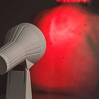 Infralampa a jej účinky na jazvy, svaly, artrózu, dutiny aj kríže