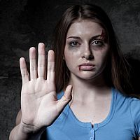 Domáce násilie a jeho druhy. Čo robiť a kde ho nahlásiť?