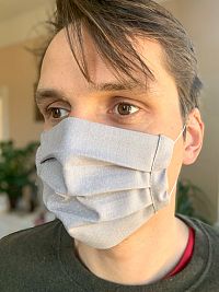 Rúška zo slovenskej chránenej dielne Top Art: jedno kúp, druhé daruj, 1+1