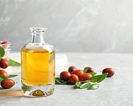 Jojobový olej – účinky na vlasy, pleť, nechty. Vlastnosti, cena, použitie liečivého oleja