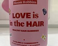 Recenzia: Vitamíny na vlasy s biotínom Bloom Robbins Love is in the hair (účinky a skúsenosti)