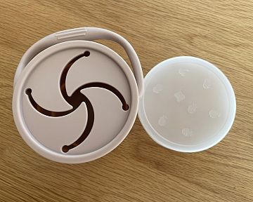 Recenzia: Martons silikónový pohárik na snack pre deti