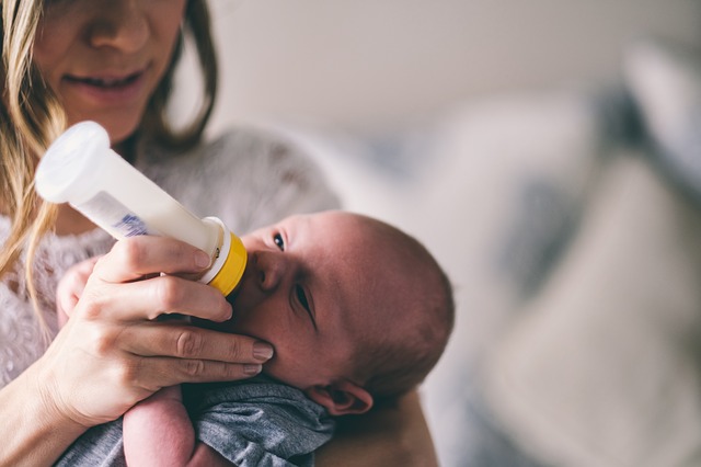 Kolostrum pre novorodenca obsahuje množstvo biologicky účinných látok